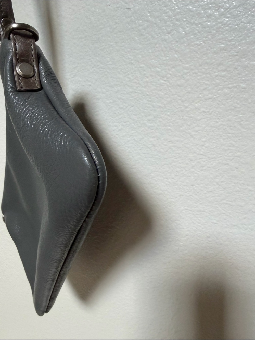 Rough and tumble Gray Leather Wristlet Wallet with d rings - Picture 3 of 7